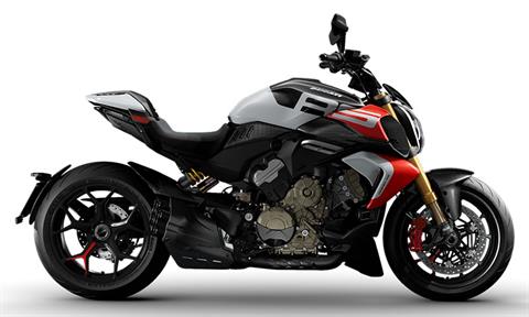 2026 Ducati Diavel V4 RS